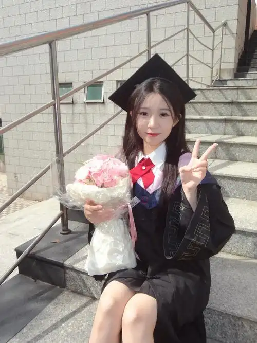 青春是无解的命题#学生时代 #毕业季 #女大学生 #学士服 - 抖音