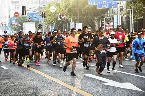 聚焦"上马"2020上海国际马拉松赛 于11月29日7点在外滩金牛广场启跑