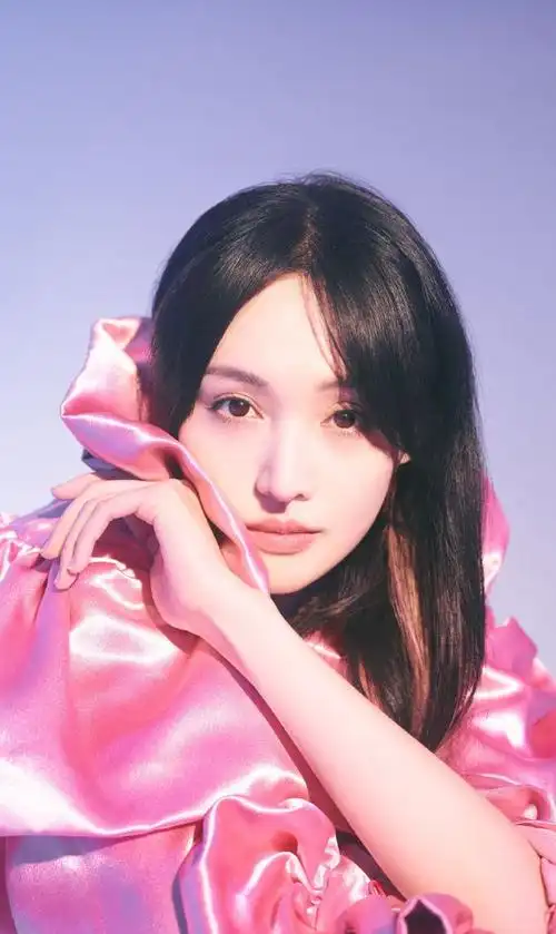 演员郑爽,坦率正直的小仙女,来看美美的照片吧