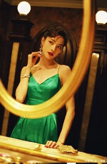 钟楚曦《荞麦疯长》:你沉醉于你的野心,我沉醉于你的性感