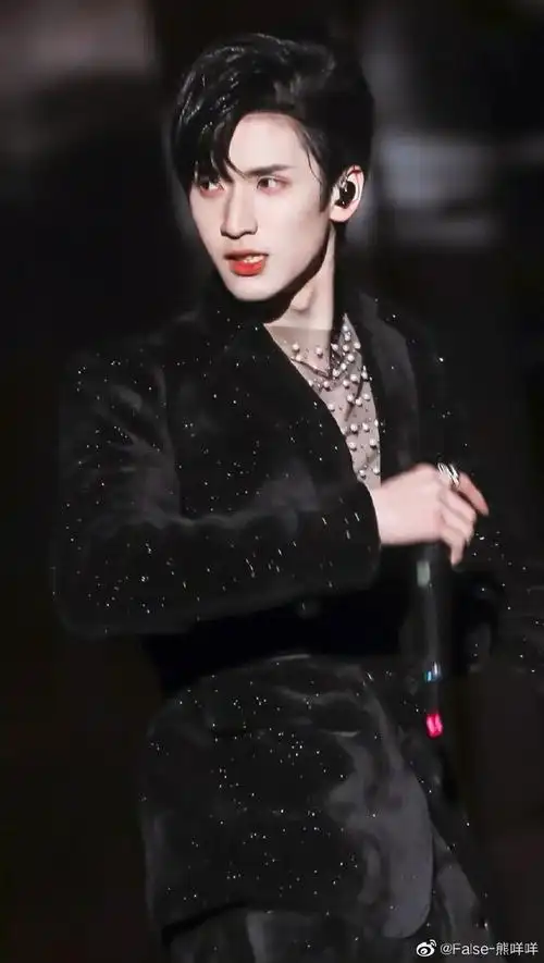 时代少年团第一rap担##严浩翔 云程发轫万里可期#严王的喉结杀!