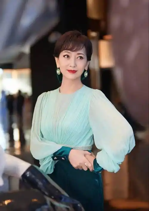 赵雅芝最近20张高清照片,让人感知她无穷的魅力!_女性_时尚_气质