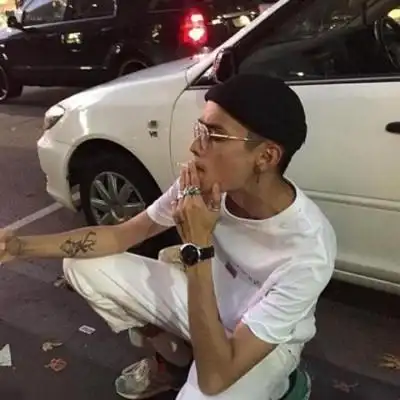 超拽霸气男生头像 社会人有纹身戴耳钉