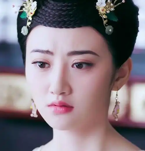 明星割的双眼皮也有后遗症