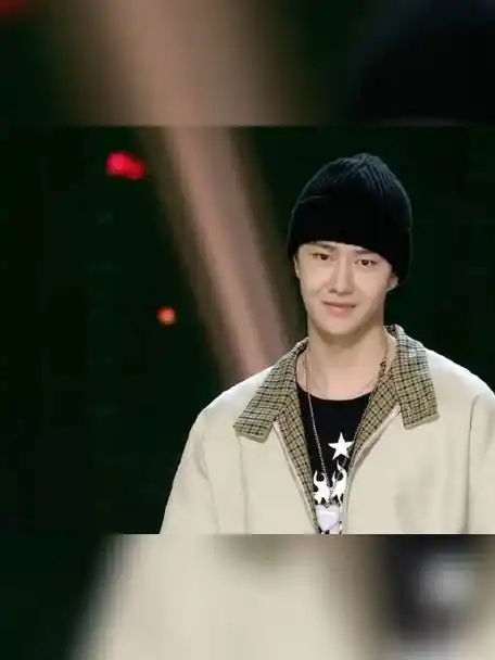 谁懂王一博这个笑的含金量