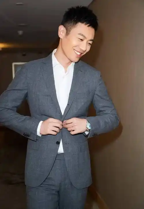 演员朱亚文,妻子结婚8年不会做饭,做2个女儿的爸爸也幸福_沈佳妮_父亲