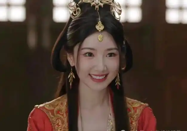 35岁毛晓彤牛奶肌肤生图被疯传这性感颜值很难不爱