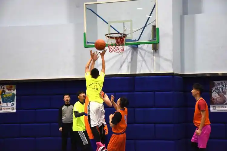 小鲜肉vs老腊肉 | 谁主导这场篮球火?