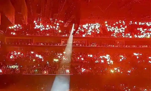 红海是一个记号,也是肖战绝地挺拔的一个信号,红海不是给内娱秀肌肉