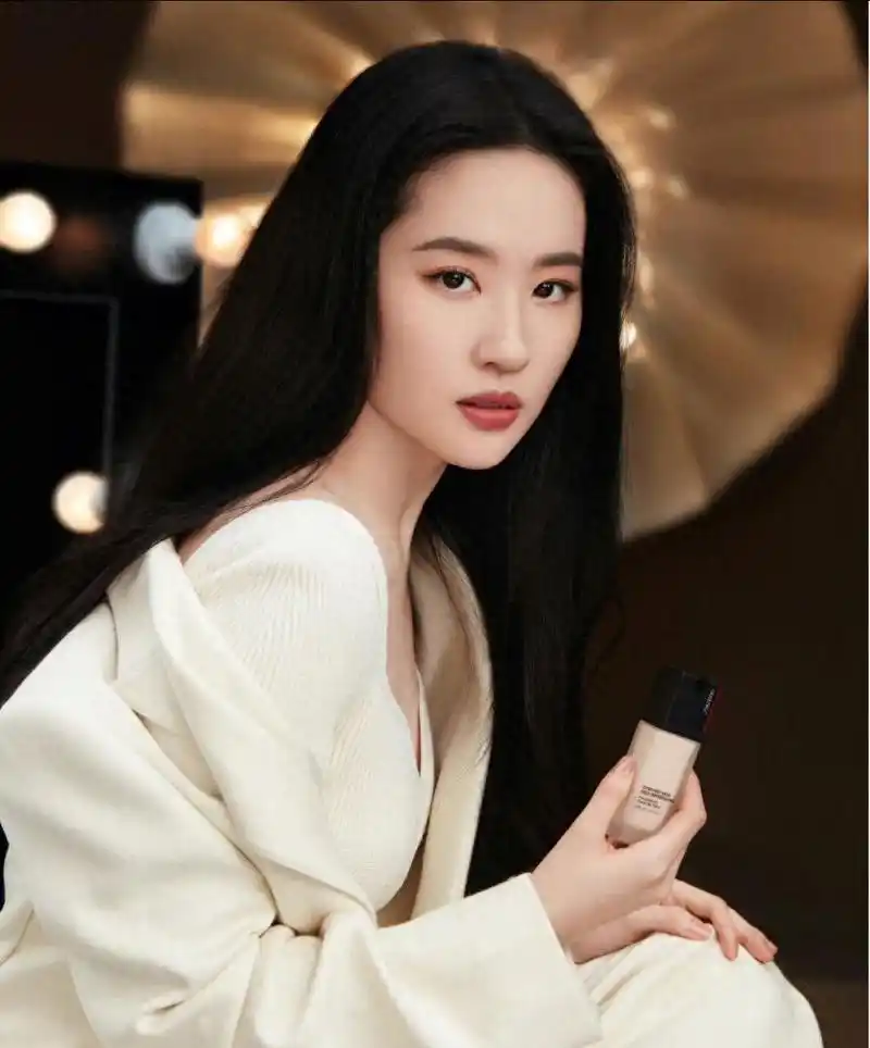 刘亦菲亲日掌握黑幕?内幕曝光引爆热议!真相究竟是什么?