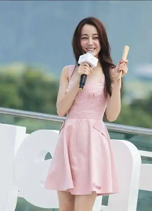 原创迪丽热巴怎么可以这么可爱抛去明星光环的她就是个清纯的少女