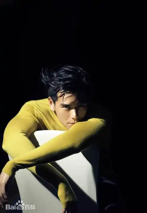 8块腹肌 身高182,帅到掉渣了!网友:我就馋他的身体_彭于晏_电影_要求