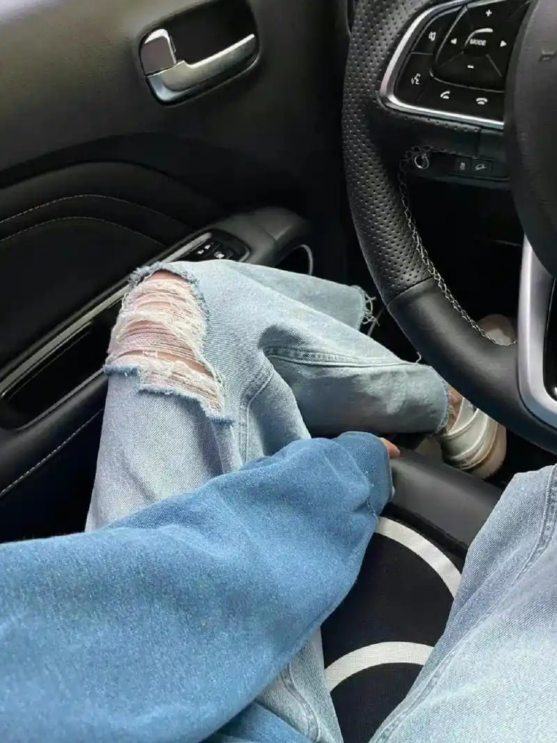 适合开车时发的文案,享受这份安静 1.