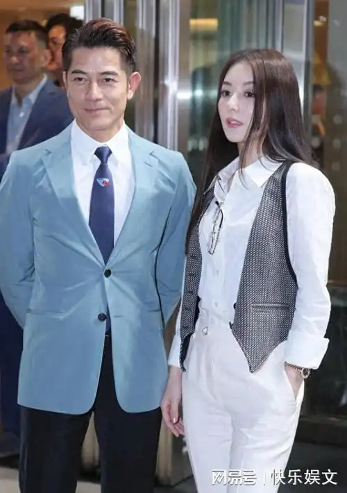 58岁郭富城与小21岁娇妻激动相拥感谢老婆旺夫喜提97万元奖金