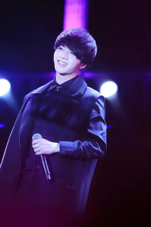 华晨宇 2015 10.1 无锡蠡湖灯光节 高清大图