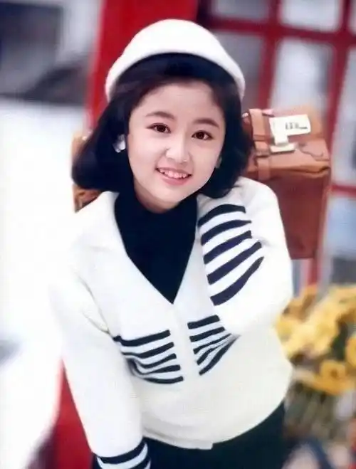 林心如旧照系列再更新,面容青涩露小虎牙,满屏都是年代感_照片_时代