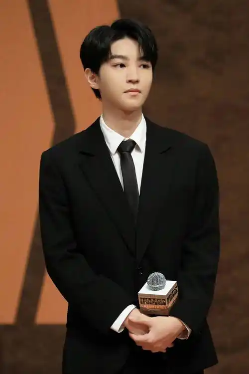 王俊凯北大路演,黑西装好帅_成朗_归途_锋芒