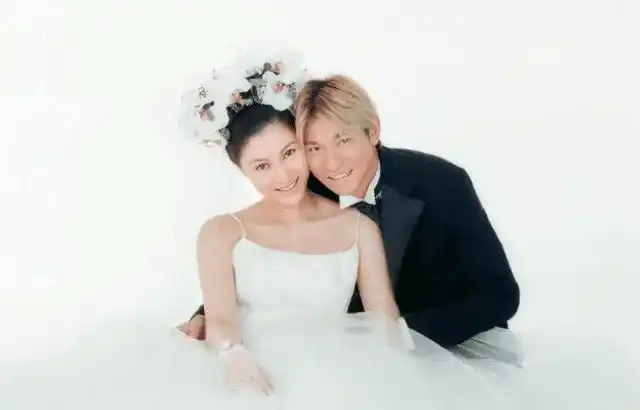 刘德华为啥从不晒老婆,看到他们的结婚照后,换我我也不想晒!