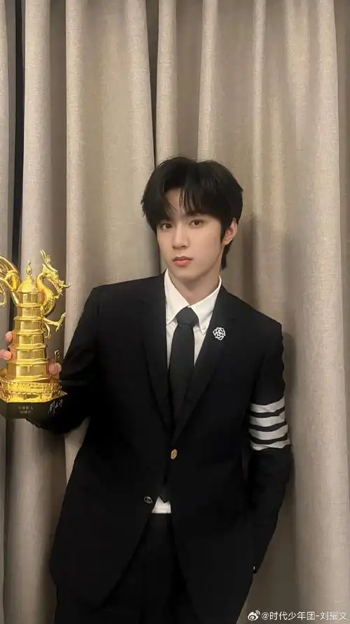 刘耀文 大粉跑路##刘耀文提名百花奖最佳新人