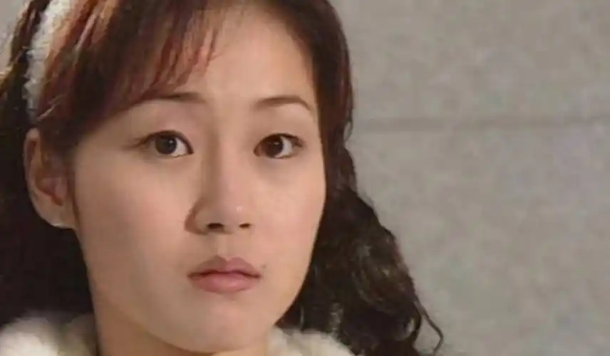 万绮雯近照曝光,结婚20年无子,今50岁仍保养得如少女般_陈十_天师