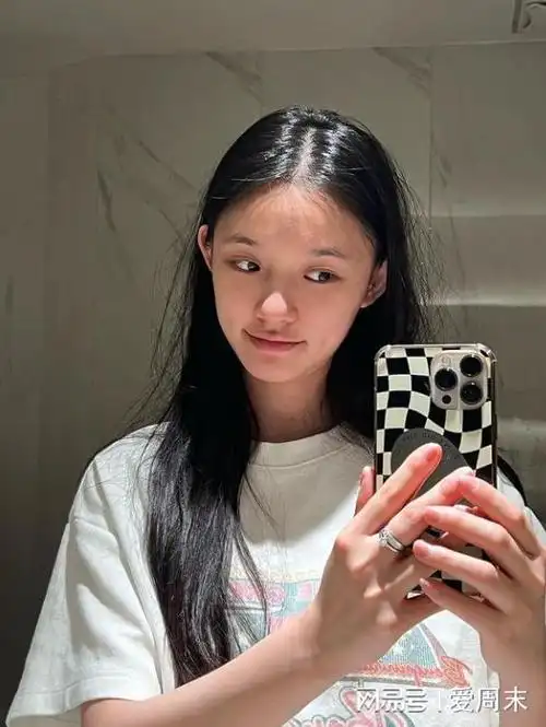 林允素颜自拍颜值一言难尽你还想看谁的纯素颜