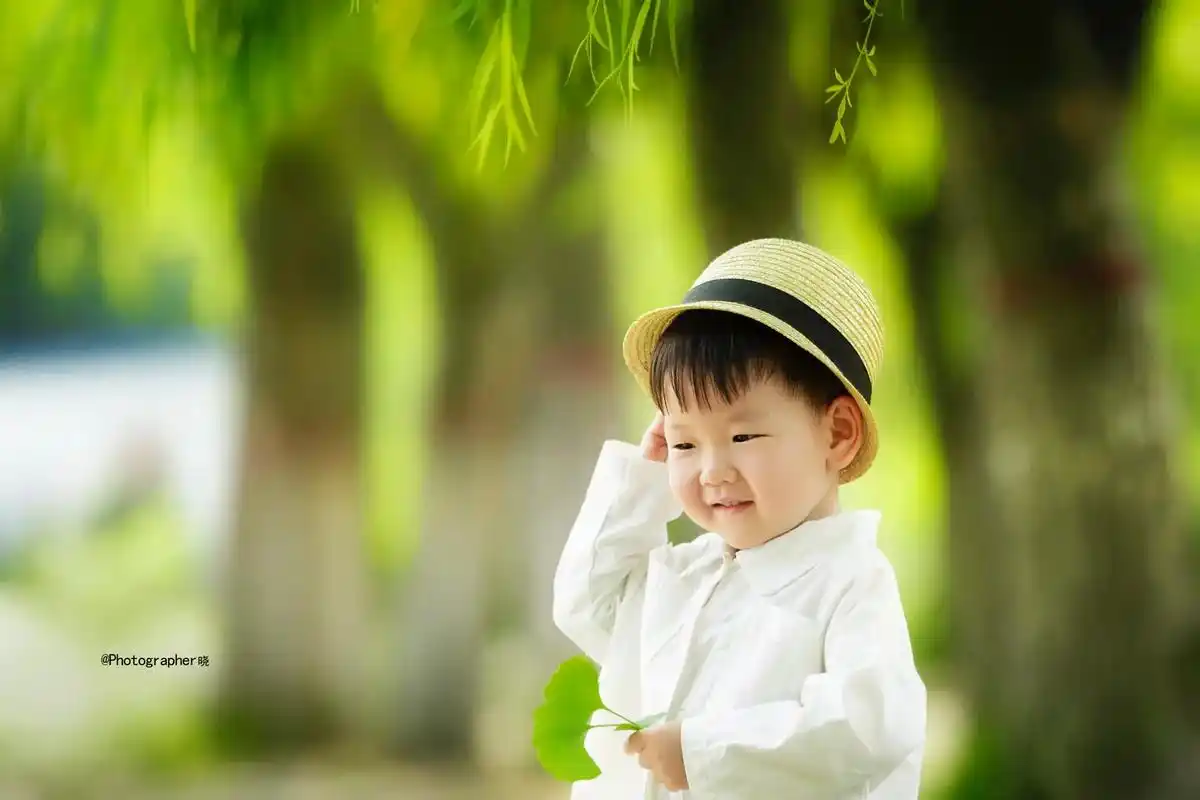 儿童摄影 #儿童外景 #客片原创 #治愈系笑容 你看花儿多 - 抖音