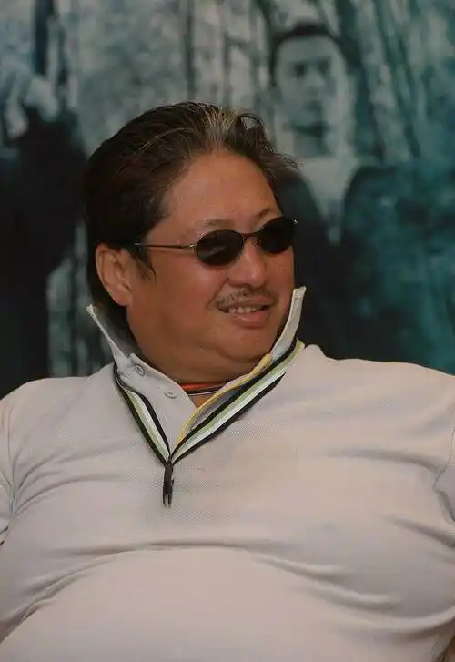 68岁洪金宝突然暴瘦"皮肉分离",健康问题成网友关注焦点_照片_谭咏麟