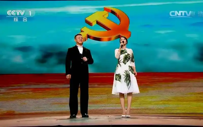 韩磊,谭维维:不忘初心(纪念红军长征胜利80周年文艺晚会)161022