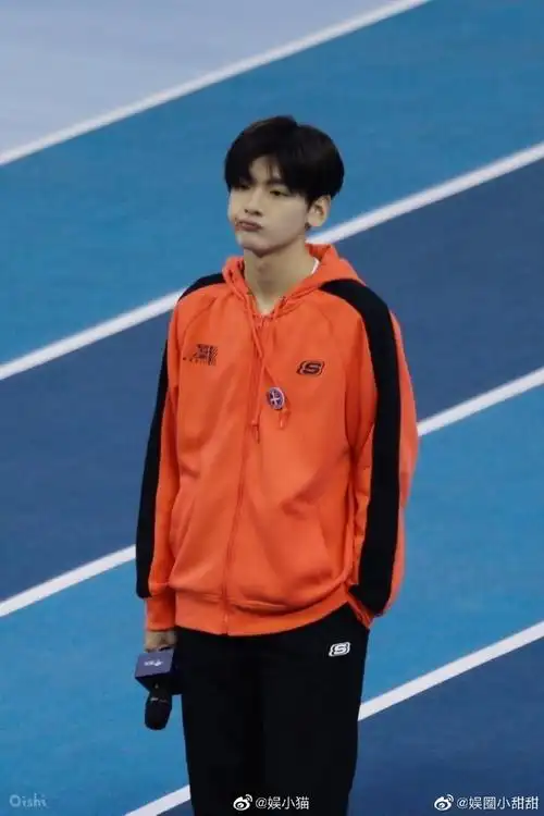 翟潇闻帅#今日份嘟嘴狗勾96～@翟潇闻太可爱啦!