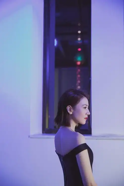 高圆圆短发红唇杀