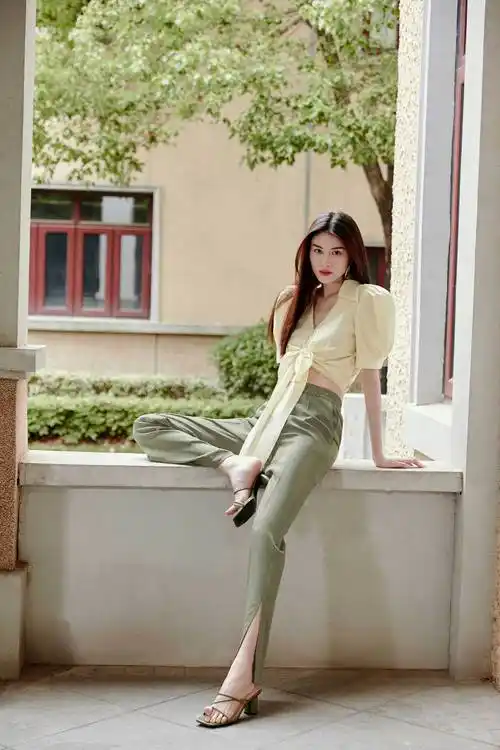 原创178cm何穗穿碎花裙装美了解超模另一面私服风格太有气质