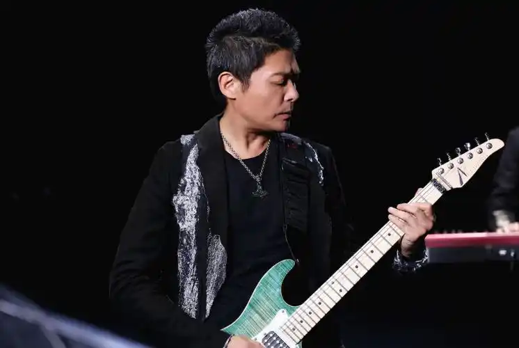 李彤(黑豹乐队吉他手)_尚可名片