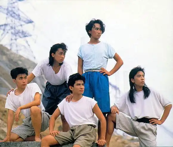 为主,本土创作音乐的空间非常少,更何况beyond早期是走金属摇滚的风格