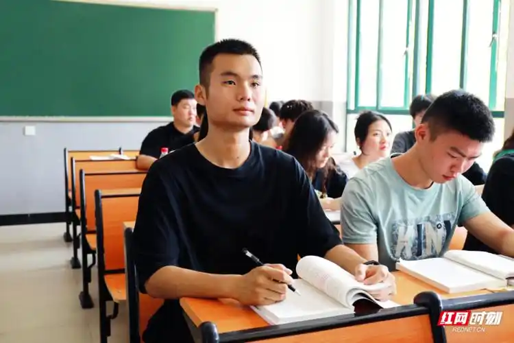 湖南城建职院学子周杰获评湖南省高校第三届"最美大学生"-腾讯新闻