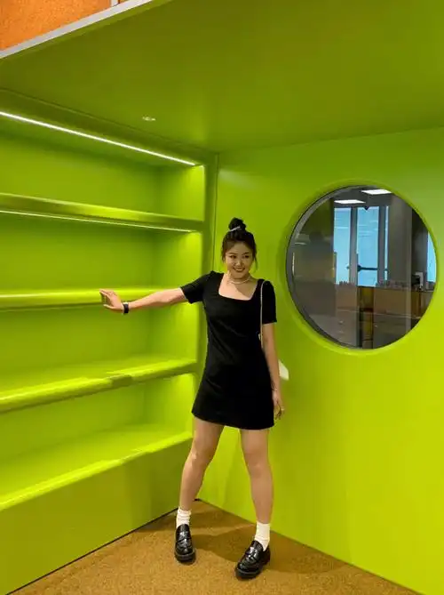 身高165 体重128jennie穿这条裙子真的是又野又可爱!