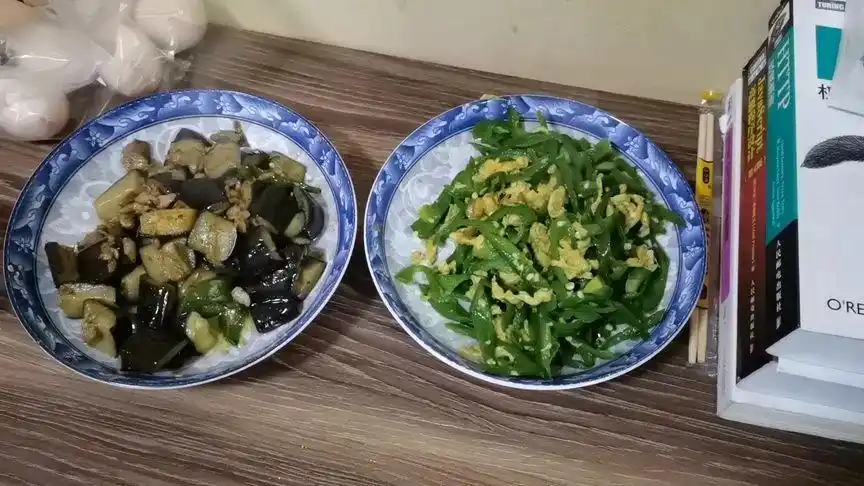 我这两个菜,放馆子里能卖多少钱?