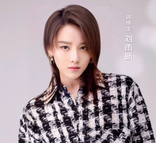 本以为刘雨昕长发够惊艳了,看到林凡长发模样,这谁受得住?