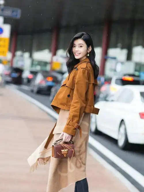 风衣的n种搭配诸多女明星的穿搭风格你中意哪一款