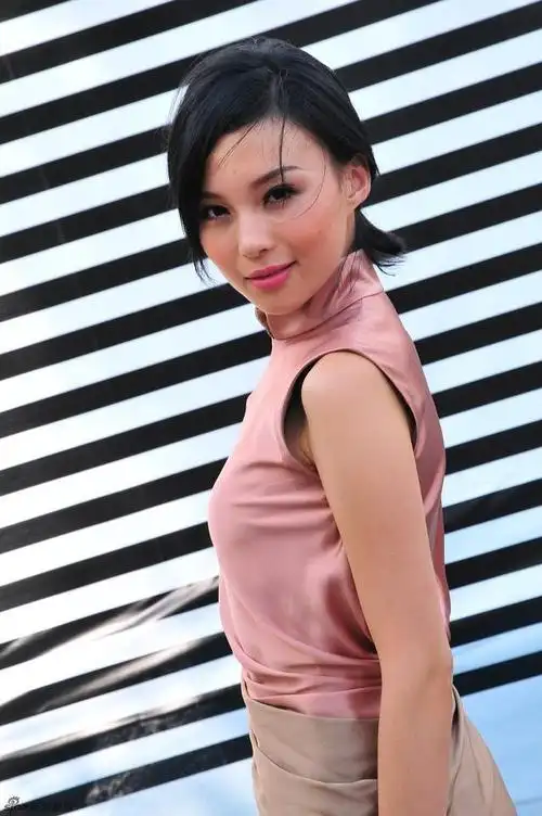 祝福!前华姐朱璇圣诞节公布怀孕喜讯,豪门生活低调隐秘