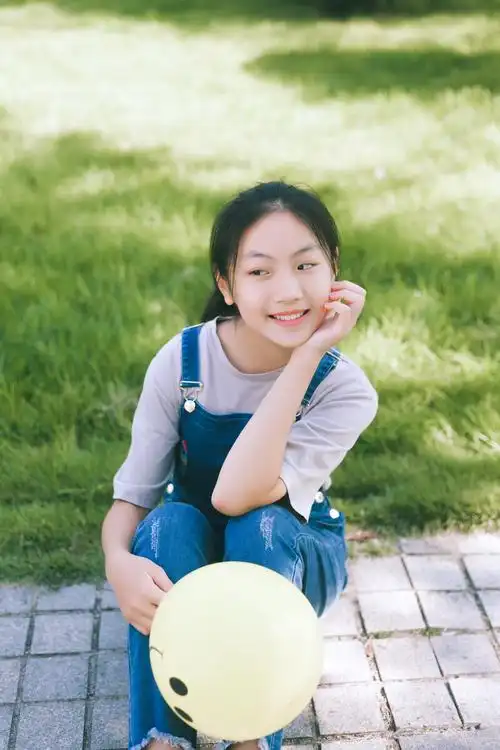 青春洋溢的13岁女孩
