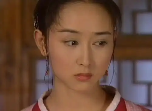 靠着童年滤镜,曾经的小美女如今被吹成大美人,网友真是厚古薄今!