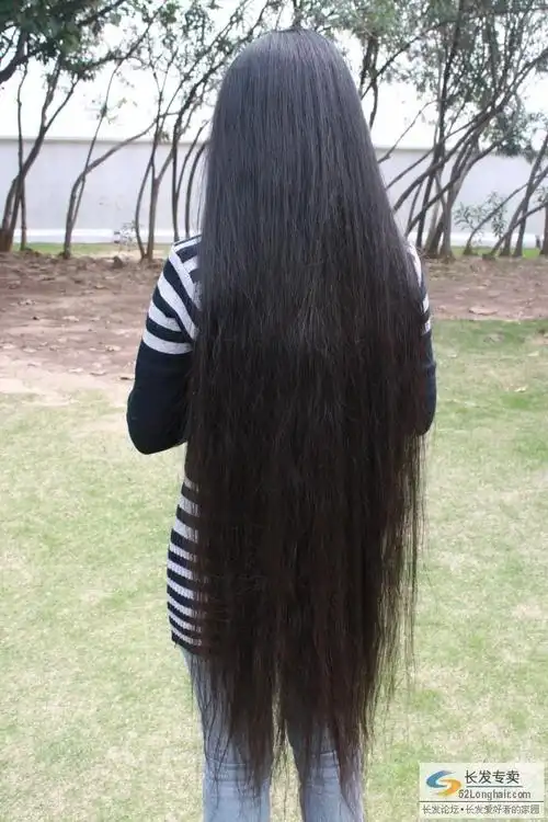 这把丰厚长发一刀剪下,剪下发长一米(已被发友收藏),录制下全程dv