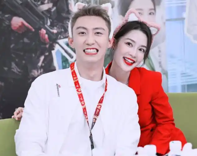 肖战李沁聚餐引发恋情传闻,当事人未回应,粉丝否认了一个寂寞?