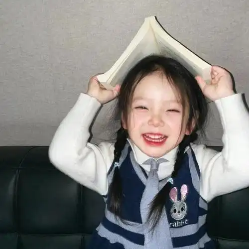 cr:十六麻麻宝宝你不理我的时候我看着你头像发呆的时候 好像在给你