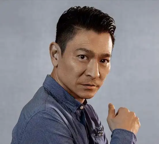 第二,刘德华现在身体状况的确让人感到非常的担忧,之前就有媒体曝光他