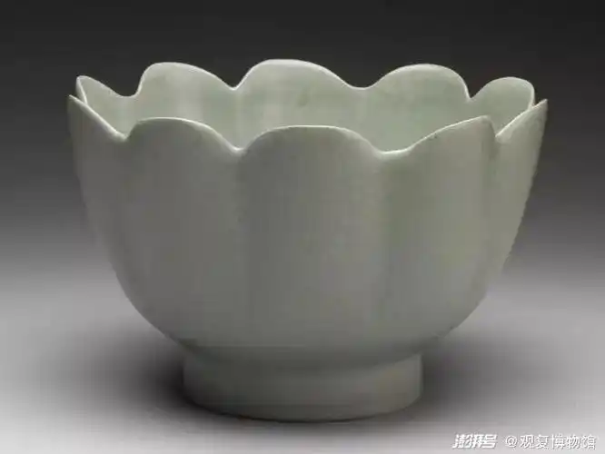 北宋 汝窑青瓷莲花式温碗 台北故宫博物院藏