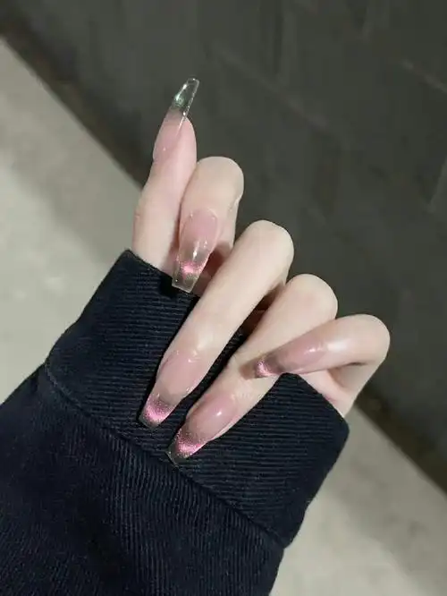 94美甲不仅仅是彩绘指甲,更是你的时尚标签.