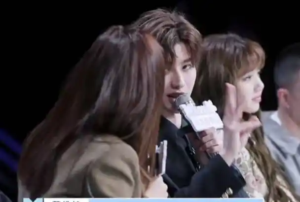 能让蔡徐坤都共情的"回锅肉",孔雪儿或成女版蔡徐坤_舞台_节目_嘉羿