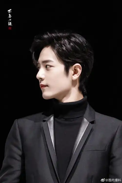 肖战##肖战 侧颜##肖战 学长造型#肖战这颜值爆表啊,这侧脸太迷人了