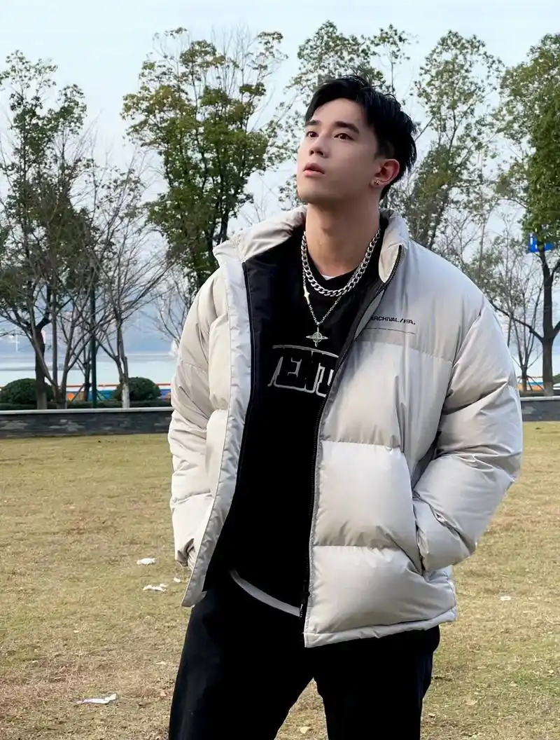 听说穿上好看的衣服,阴天也会变得阳光! #日潮穿搭 #男生穿 - 抖音